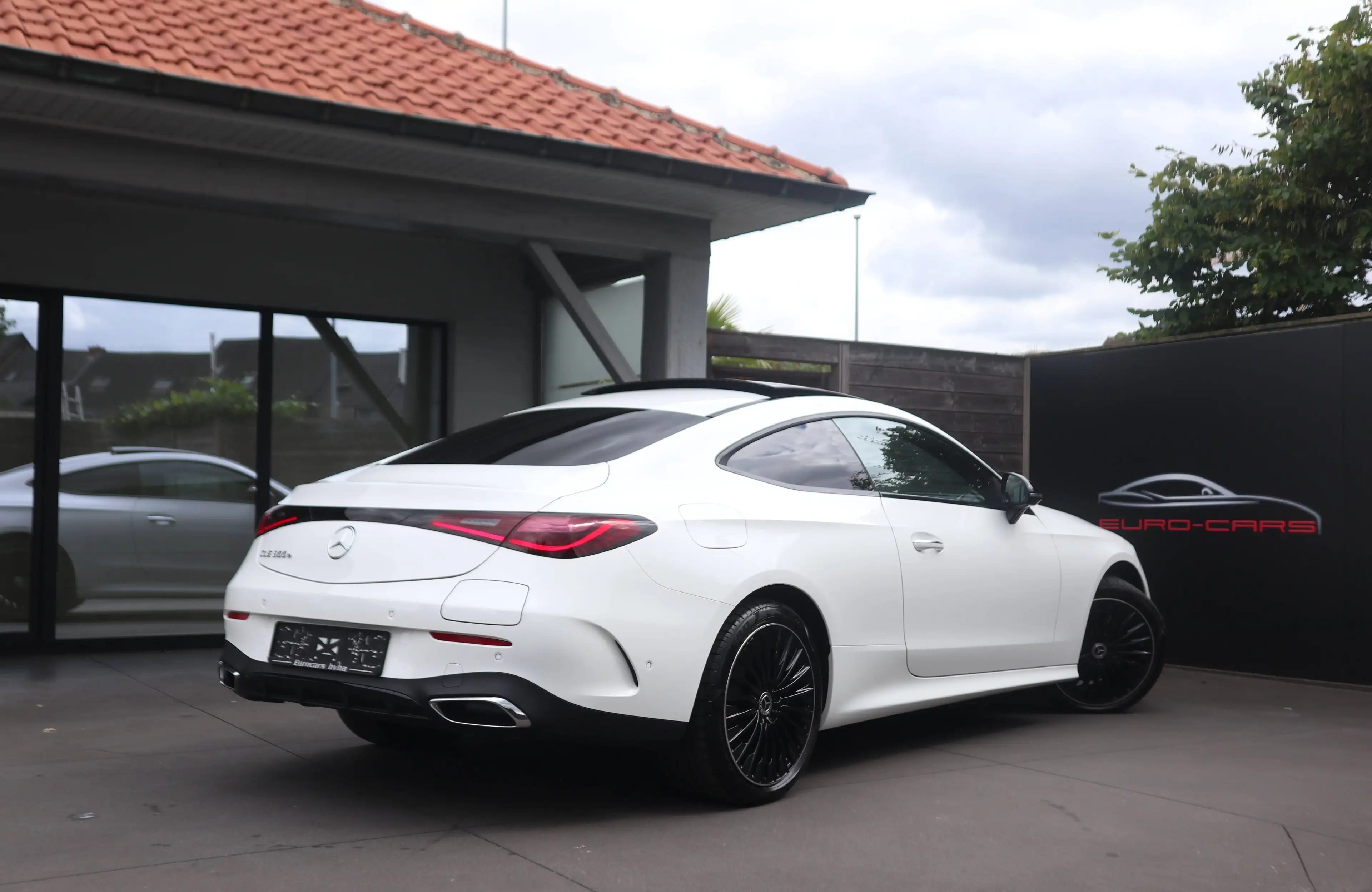 Mercedes-Benz CLE 300 E-Hybrid Coupe /AMG/ HEADUP/PANODAK/CAMERA/DISTRONIC/NIGHTPAKKET/TOPPER ! — photo 4