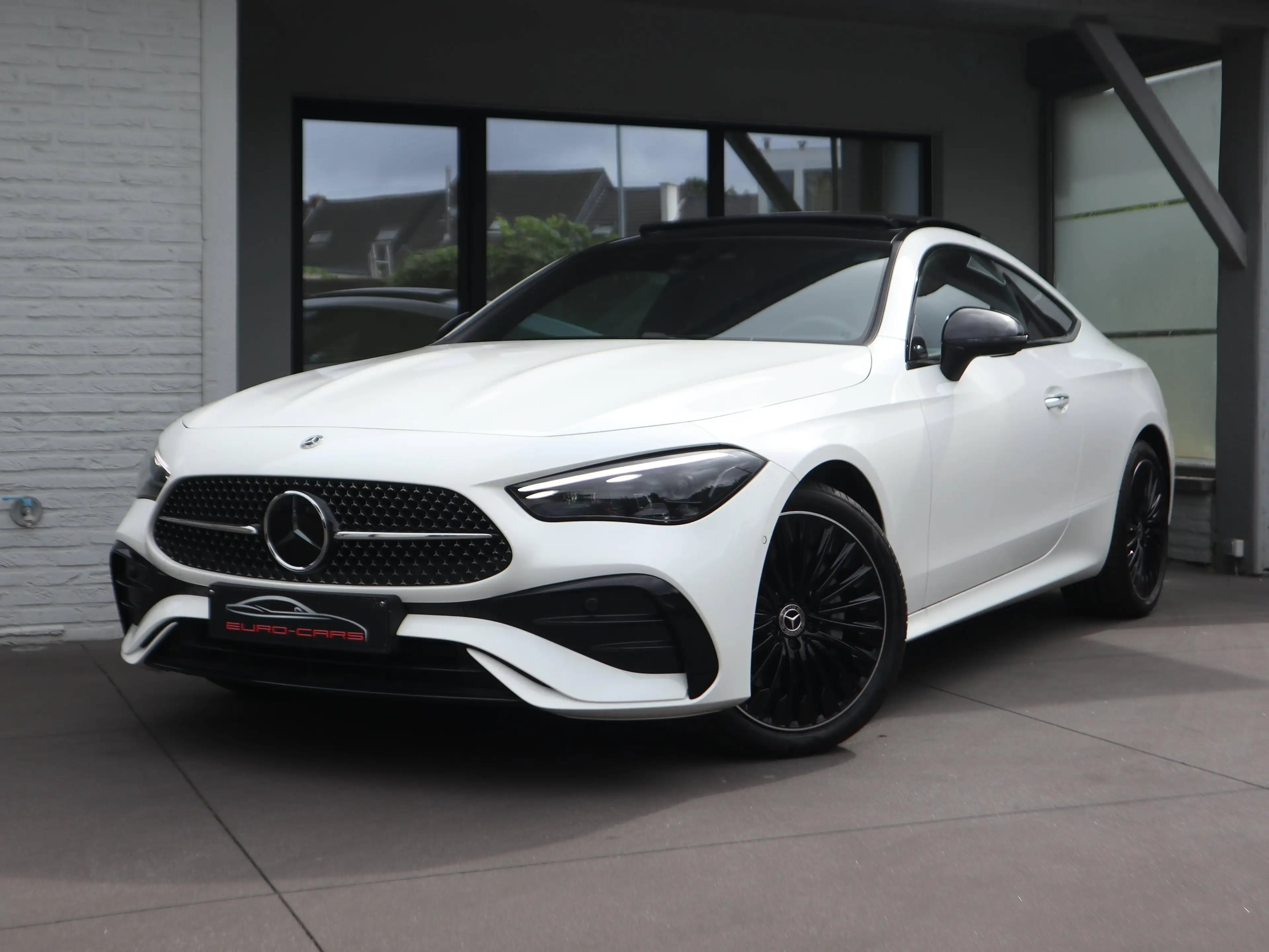 Mercedes-Benz CLE 300 E-Hybrid Coupe /AMG/ HEADUP/PANODAK/CAMERA/DISTRONIC/NIGHTPAKKET/TOPPER !