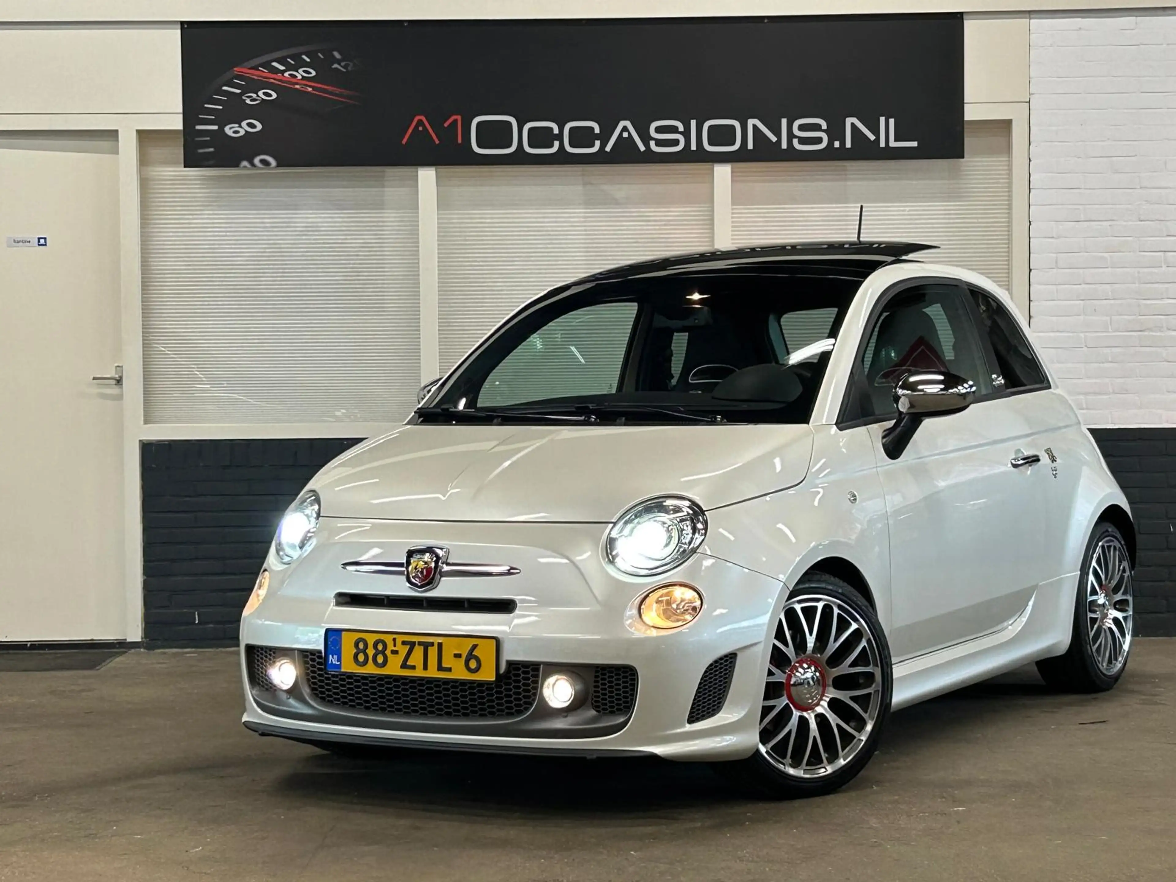 Fiat 500 Abarth 1.4-16V — photo 2