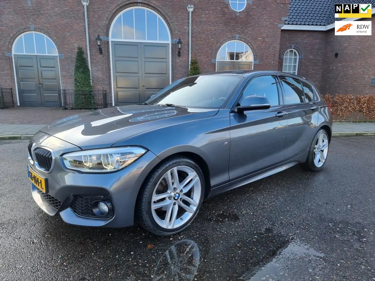 BMW 118 1-serie 118i M Sport NL AUTO 2015 NIEUW MODEL Grijs - 1