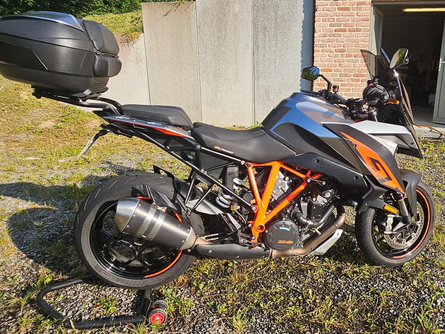 KTM 1290 Super Duke GT Oranžová - 1