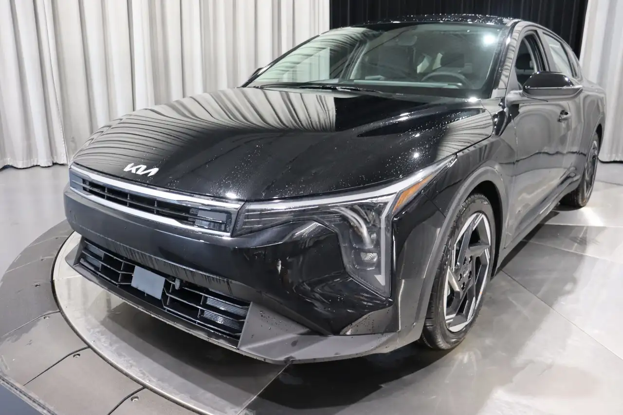 Kia K4 снимка Kia K4