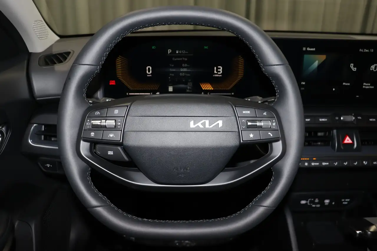 Kia K4 снимка Kia K4