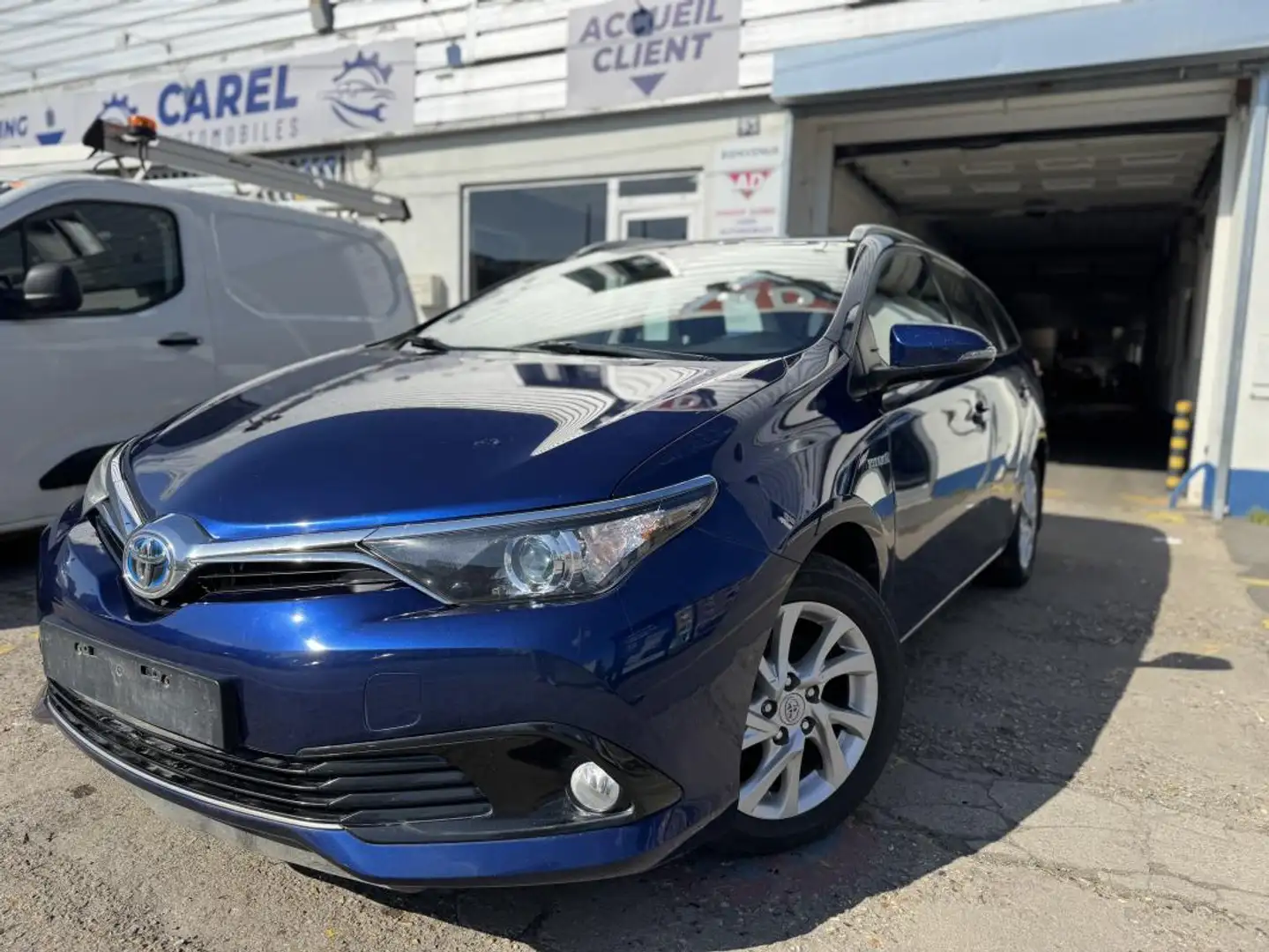 Toyota Auris TOURING SPORTS 1.8 HYBRID 136 COLLECTION CVT AUTO Bleu - 2