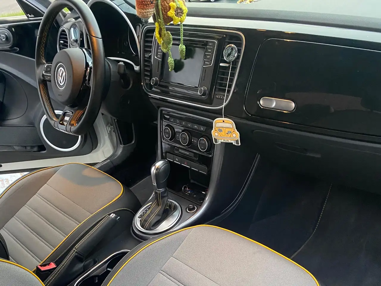 Volkswagen Beetle снимка Volkswagen Beetle