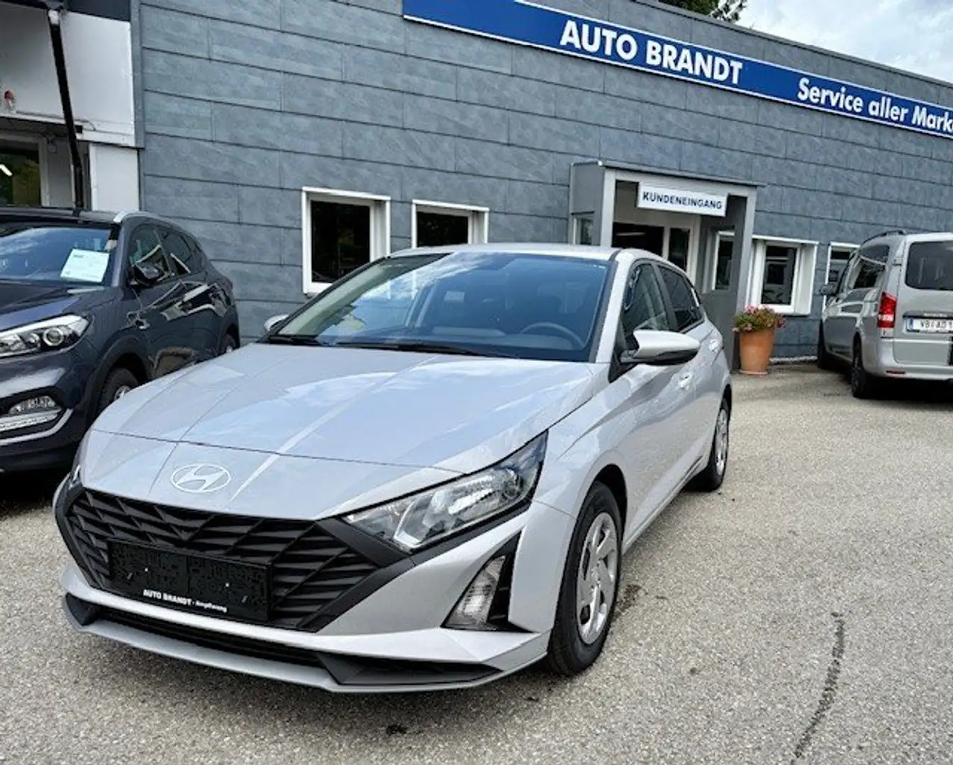 Hyundai i20 1,2 MPI GO Grau - 1