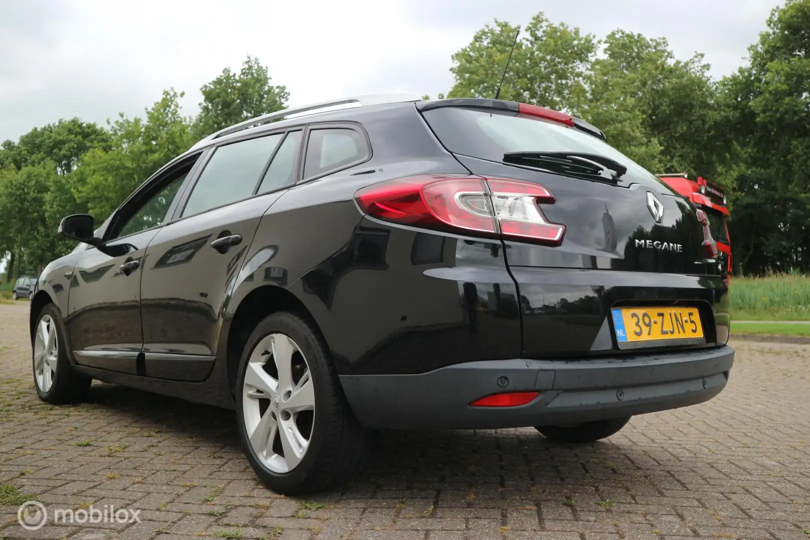 Renault Megane Estate 1.5 dCi Bose ECC/NAVIGATIE/PDC Zwart - 2
