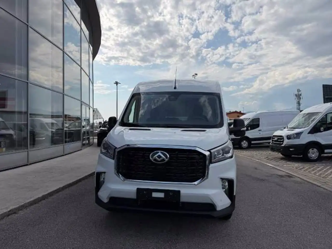 Maxus Deliver 9