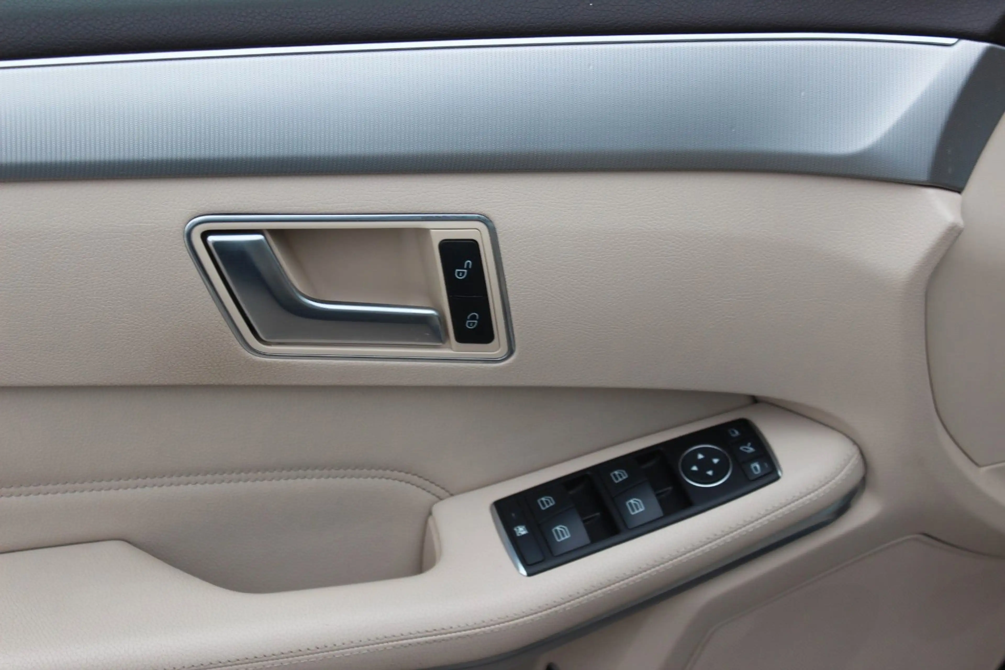 Mercedes-Benz E 200 CGI Avantgarde BlueEff. | Leder | LED — photo 15