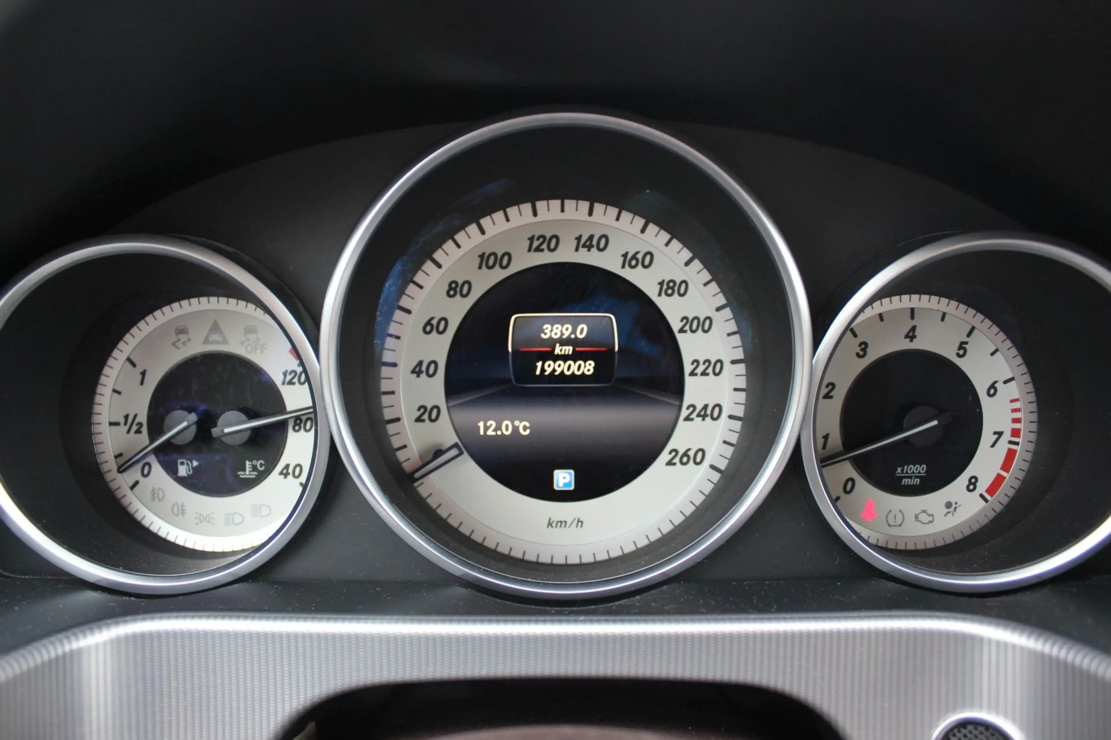Mercedes-Benz E 200 CGI Avantgarde BlueEff. | Leder | LED — photo 14