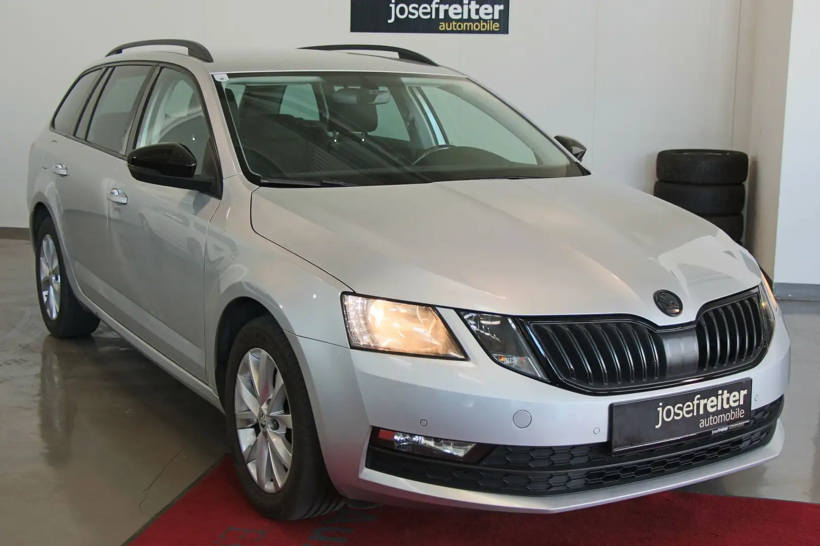 Skoda Octavia Combi Ambition 1.6 TDI Silber - 1