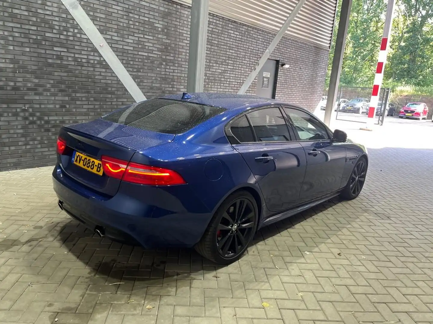 Jaguar XE 3.0 S | 38dkm! | 340Pk! | 360° Camera | Stoel+Stuu Blauw - 2