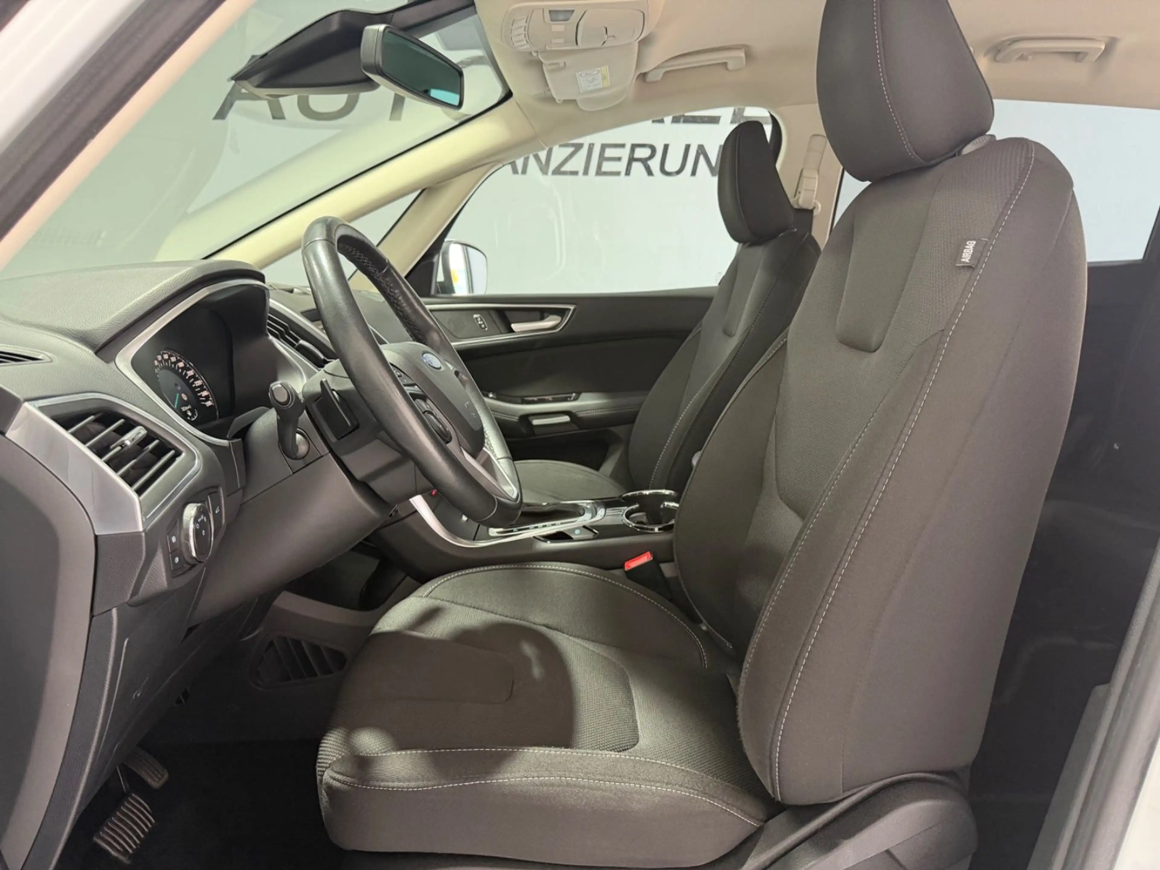Ford S-Max 2.0 TDCI PowerShift Titanium 7-Sitzer Voll — photo 4