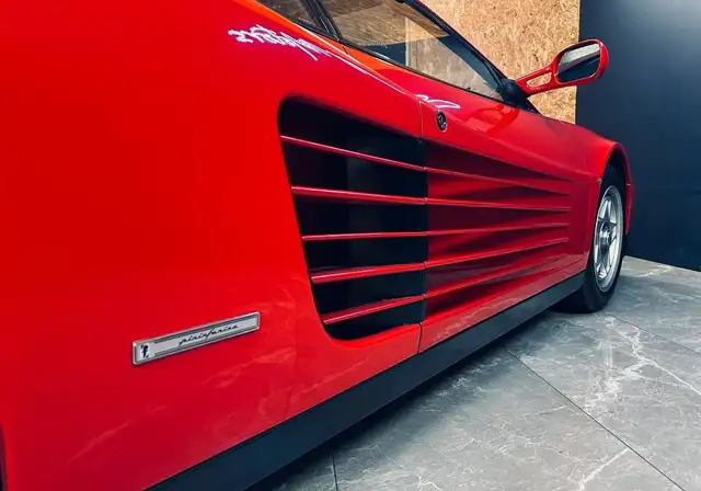 Ferrari Testarossa view 5