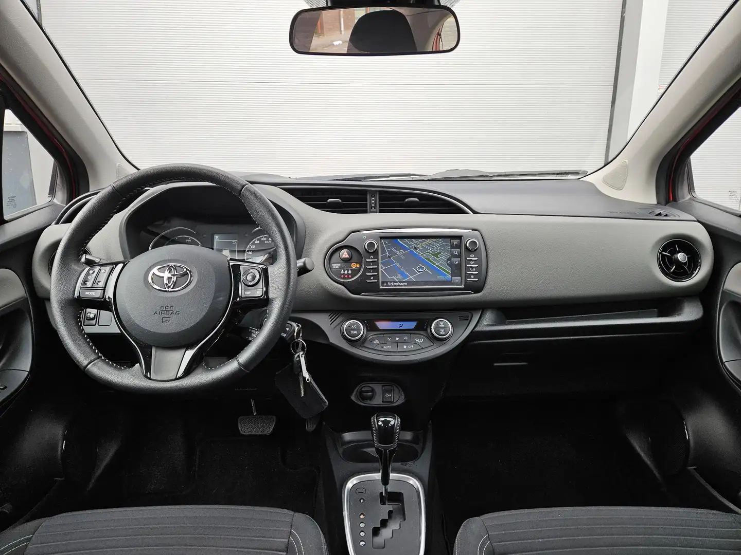 Toyota Yaris 1.5 Hybrid Active | Slechts 23.000km | Origineel N Rouge - 2