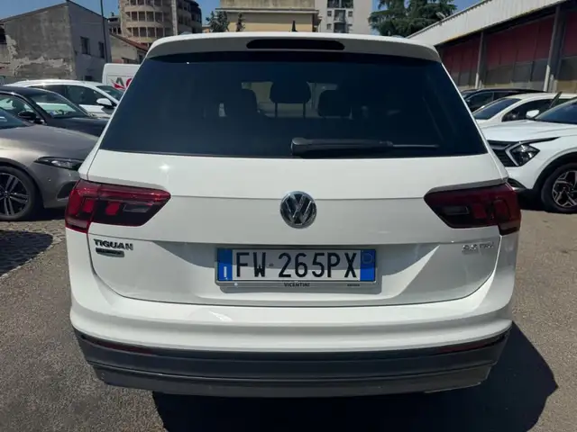 Volkswagen Tiguan Allspace view 7