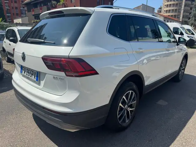 Volkswagen Tiguan Allspace view 5