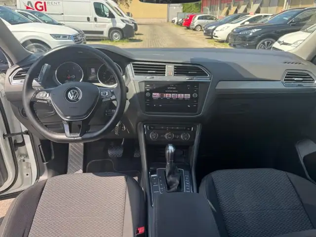 Volkswagen Tiguan Allspace view 8