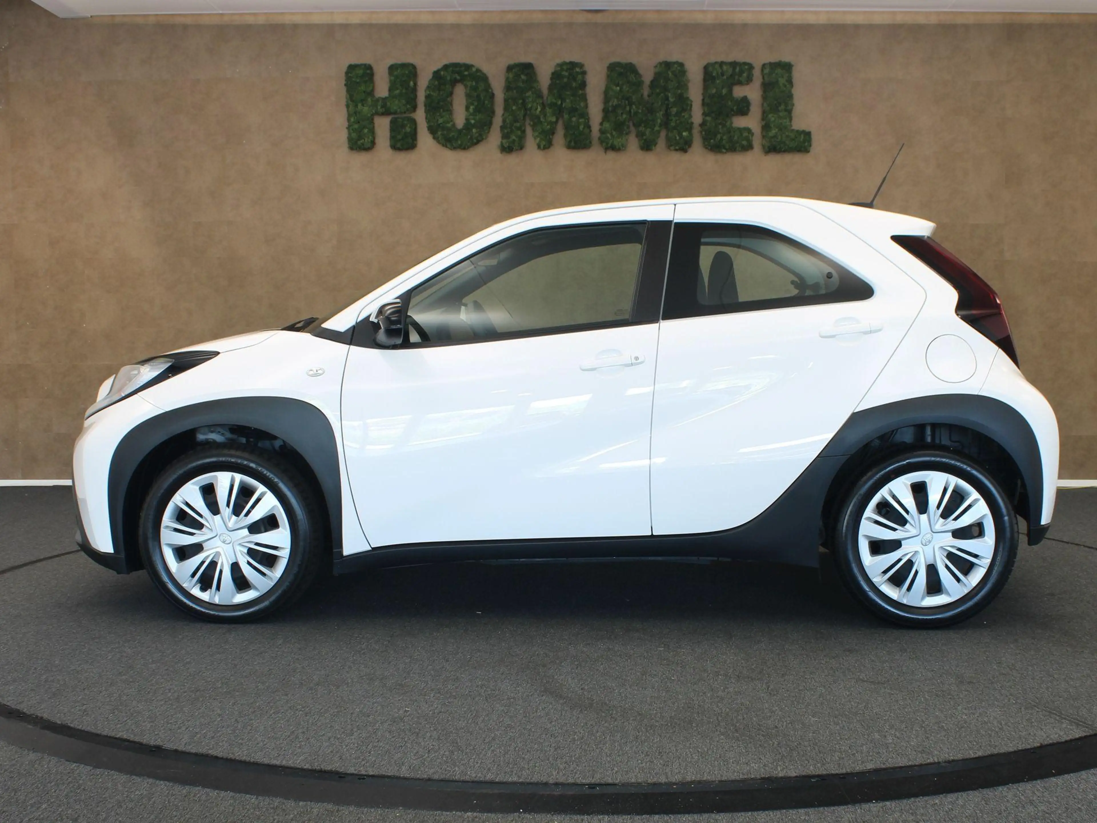 Toyota Aygo X 1.0 VVT-i MT Play - ORIGINEEL NEDERLANDSE AUTO - A — photo 12