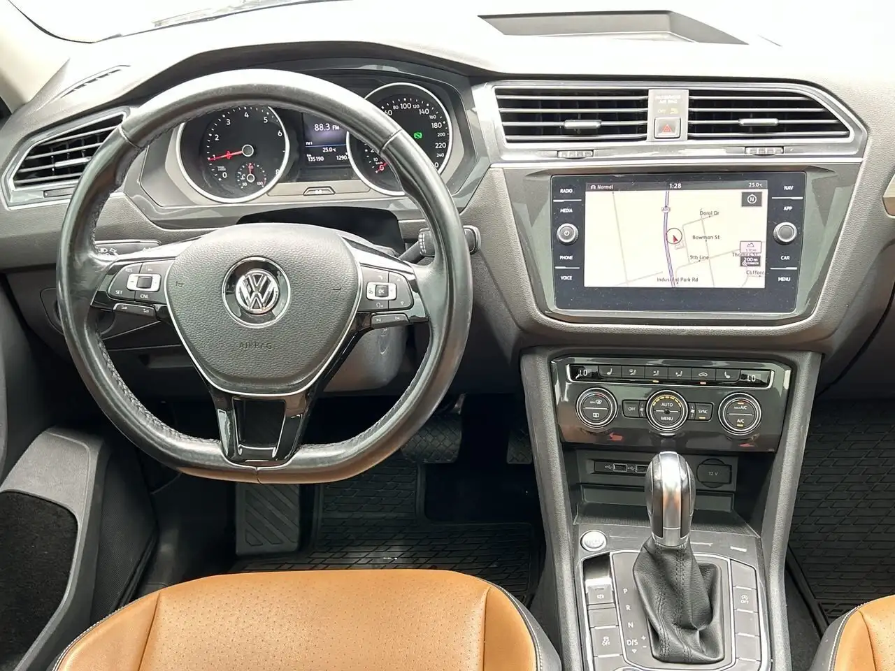Volkswagen Tiguan снимка Volkswagen Tiguan