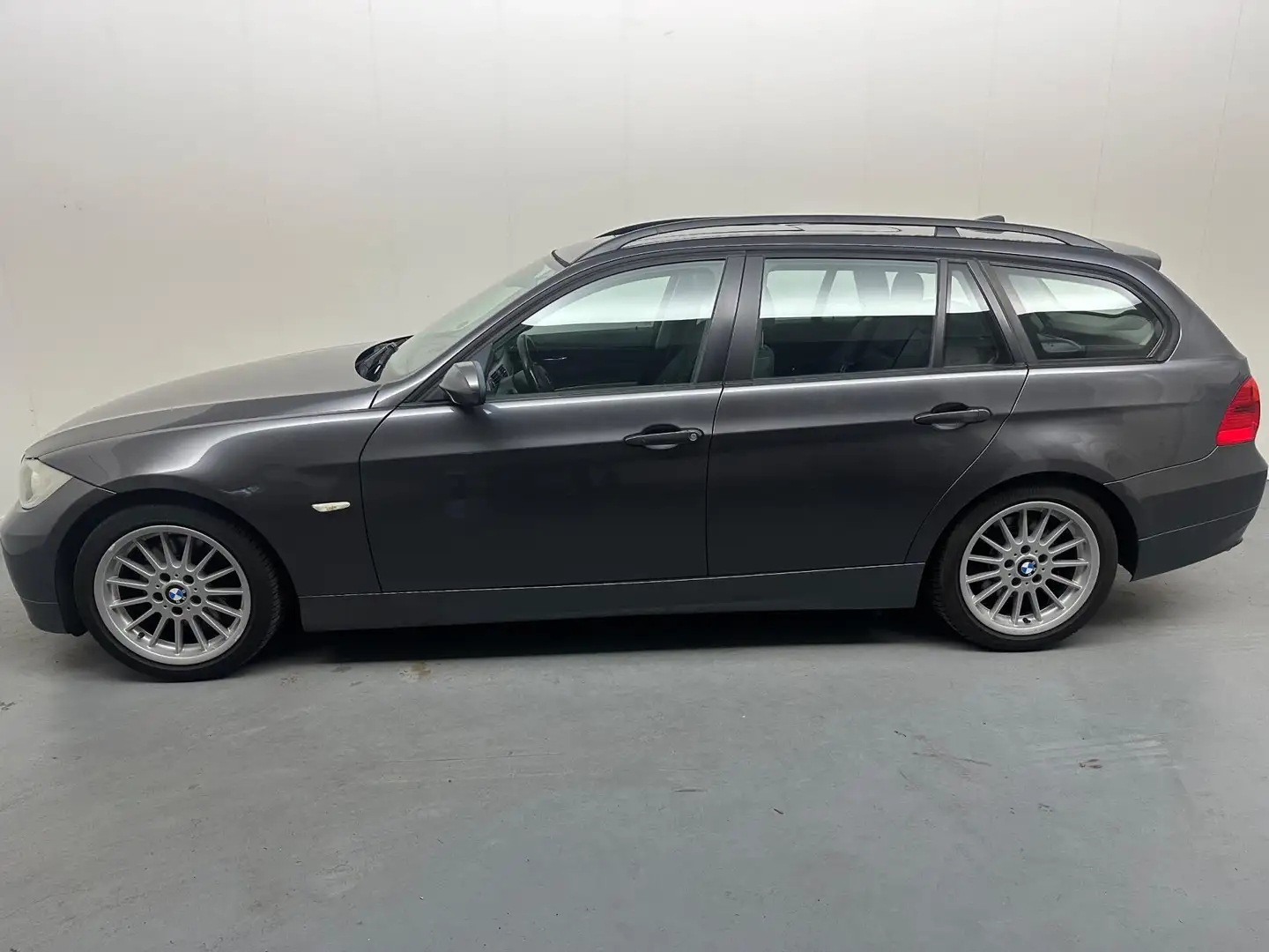 BMW 320 3-serie Touring 320i Touring # Automaat # Pano # L Gris - 2