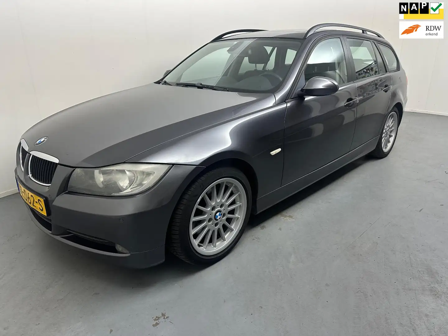 BMW 320 3-serie Touring 320i Touring # Automaat # Pano # L Gris - 1