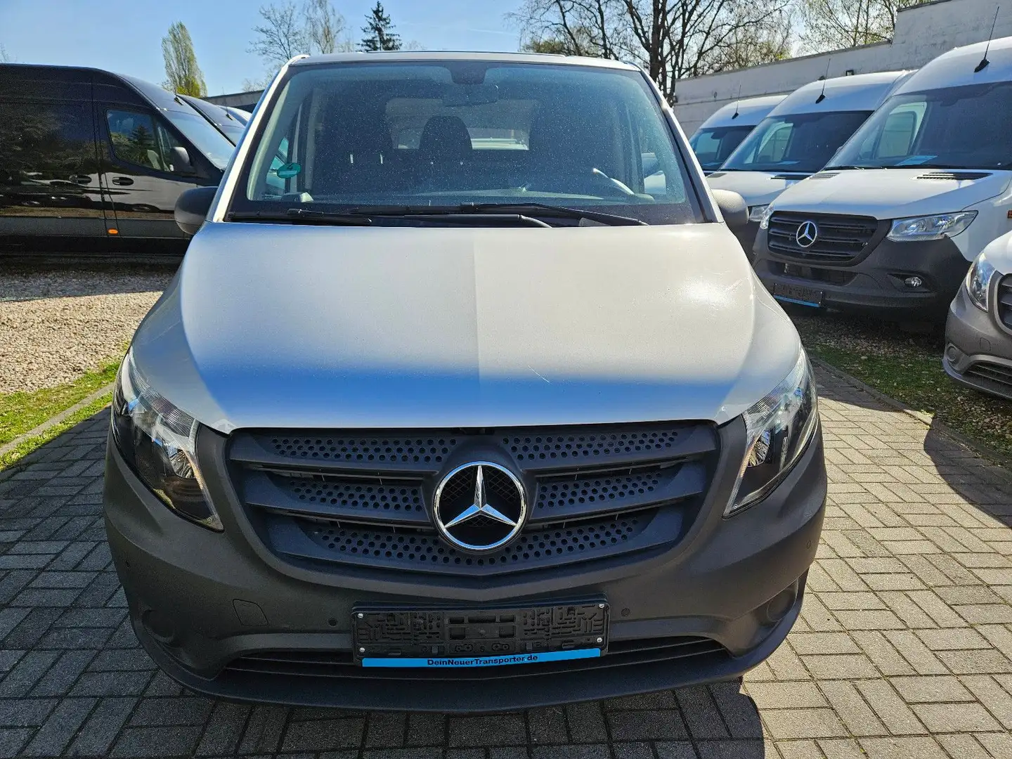 Mercedes-Benz Vito 111 CDI LANG|AC|RF-KAM|NAVI|1.HAND|TÜV NEU Plateado - 2