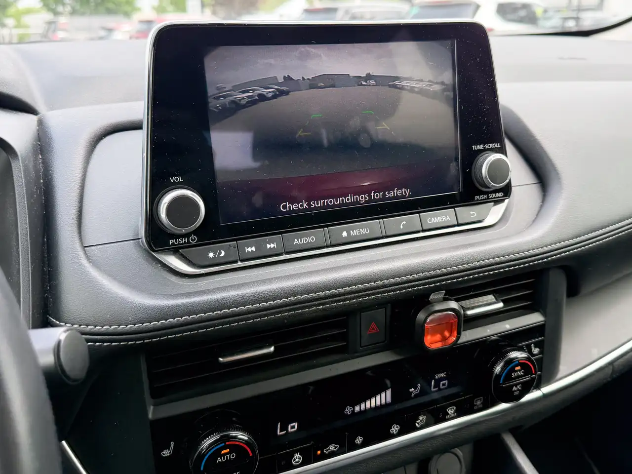 Nissan Rogue снимка Nissan Rogue