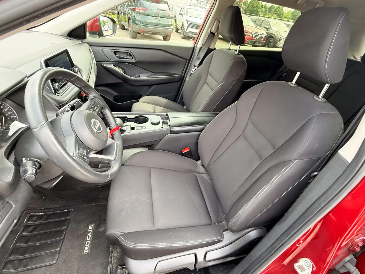 Nissan Rogue снимка Nissan Rogue