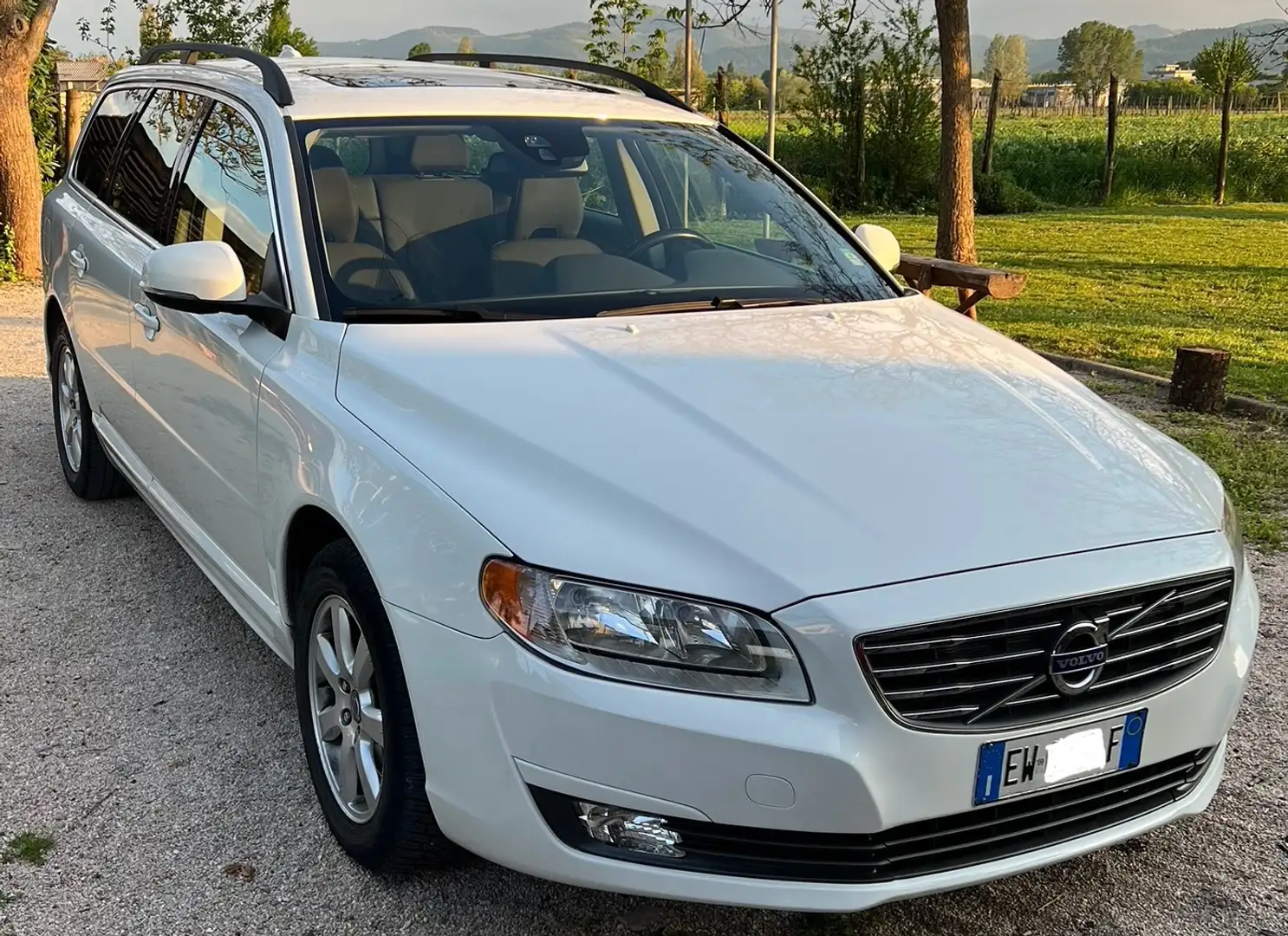 Volvo V70 V70 2.0 d3 Polar 136cv geartronic Bianco - 1