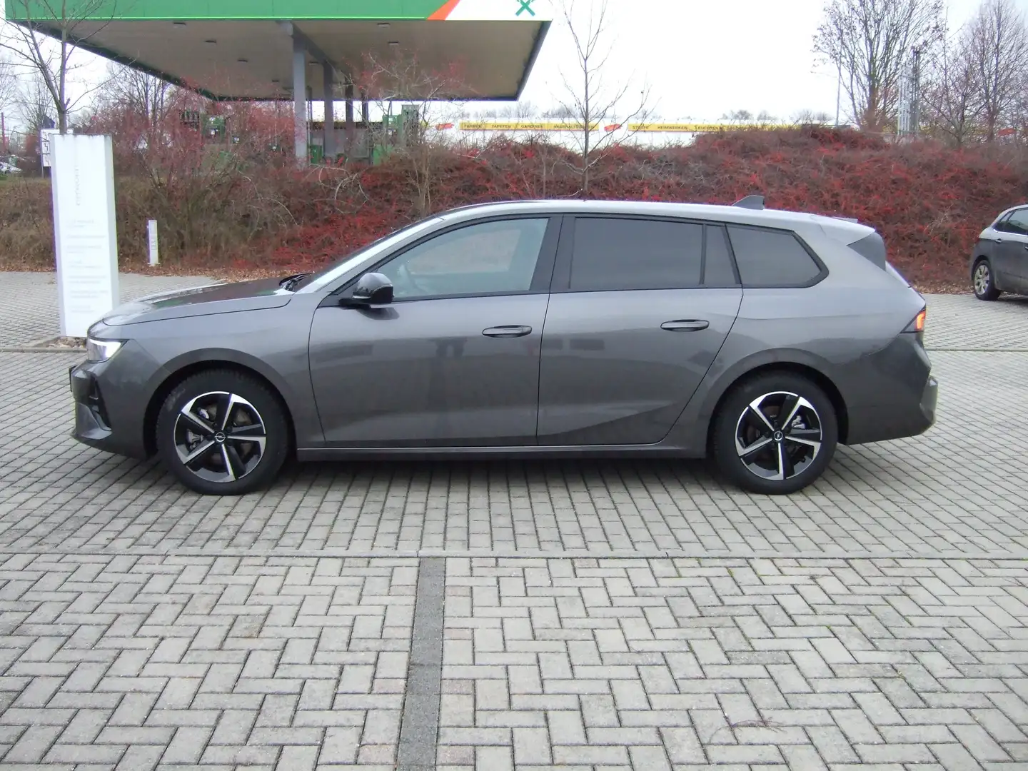 Opel Astra Sports Tourer GS Turbo 130 Navi AHK SH Allwetter Grau - 2