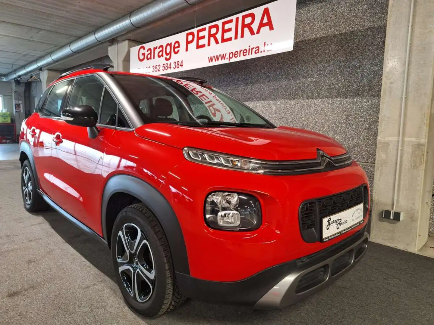Citroen C3 Aircross 1.2 PURETECH 110 NAVI 1 HAND Rood - 1