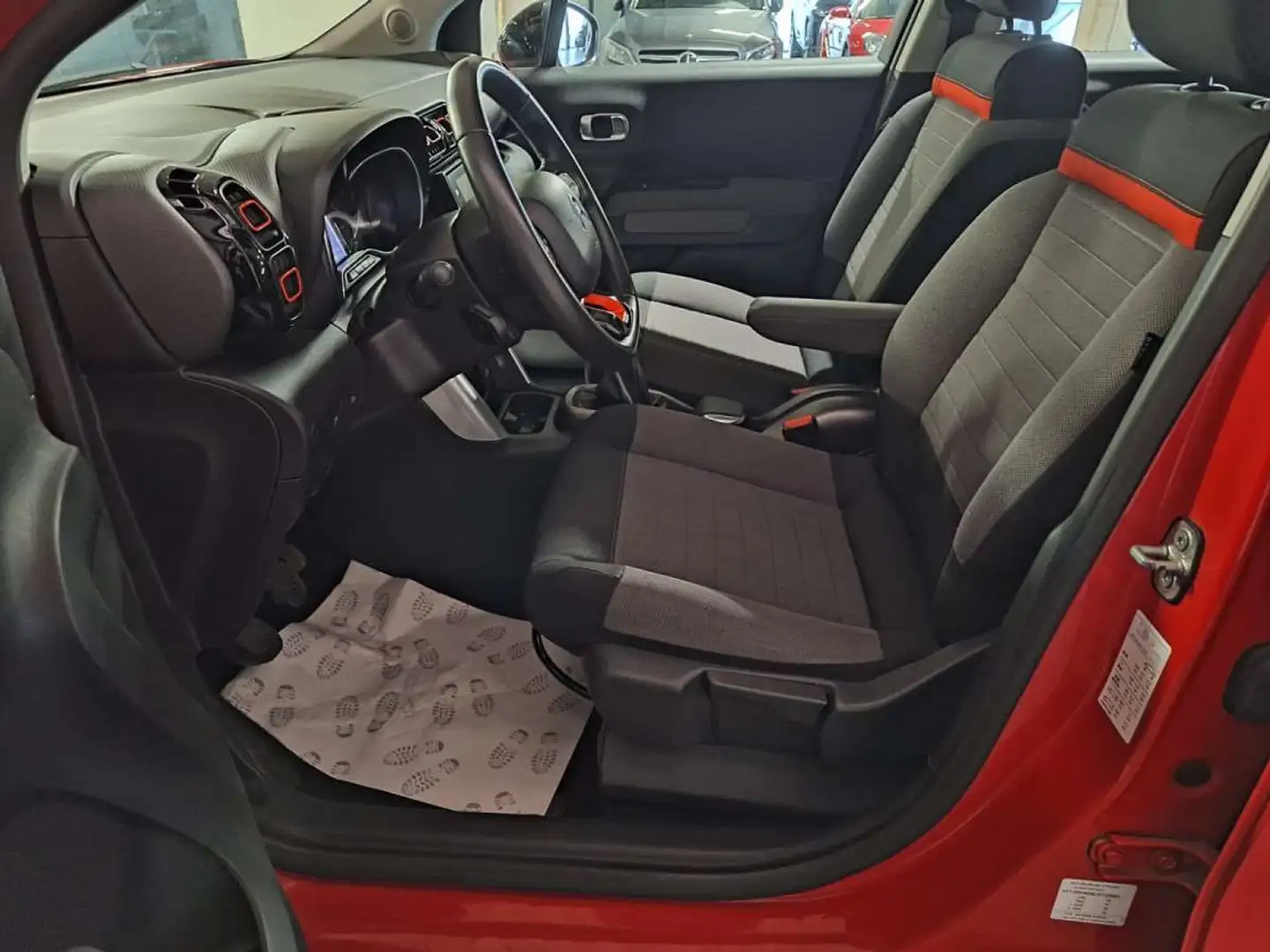 Citroen C3 Aircross 1.2 PURETECH 110 NAVI 1 HAND Rood - 2