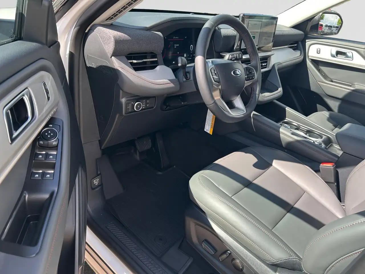 Ford Explorer снимка Ford Explorer