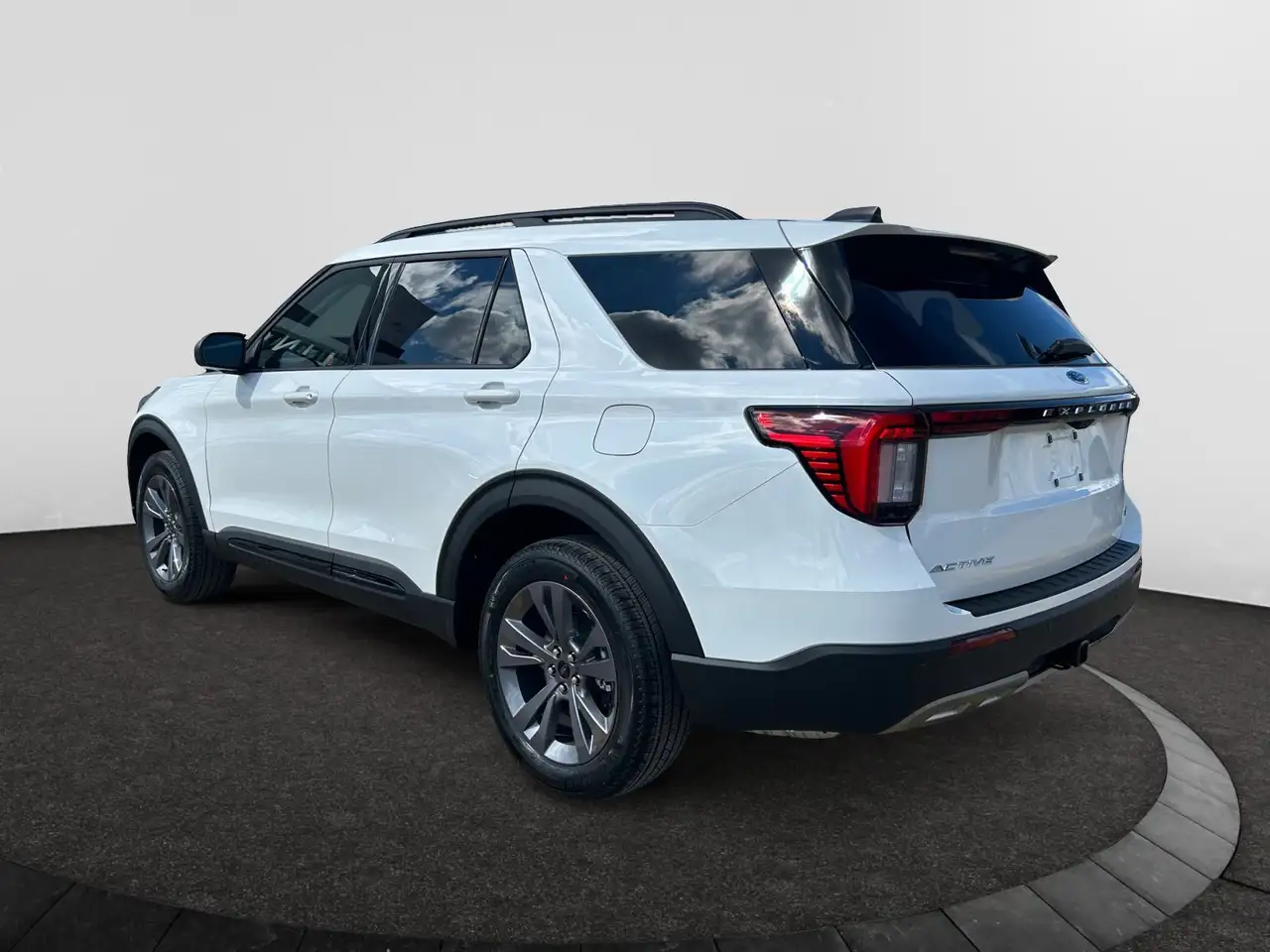 Ford Explorer снимка Ford Explorer