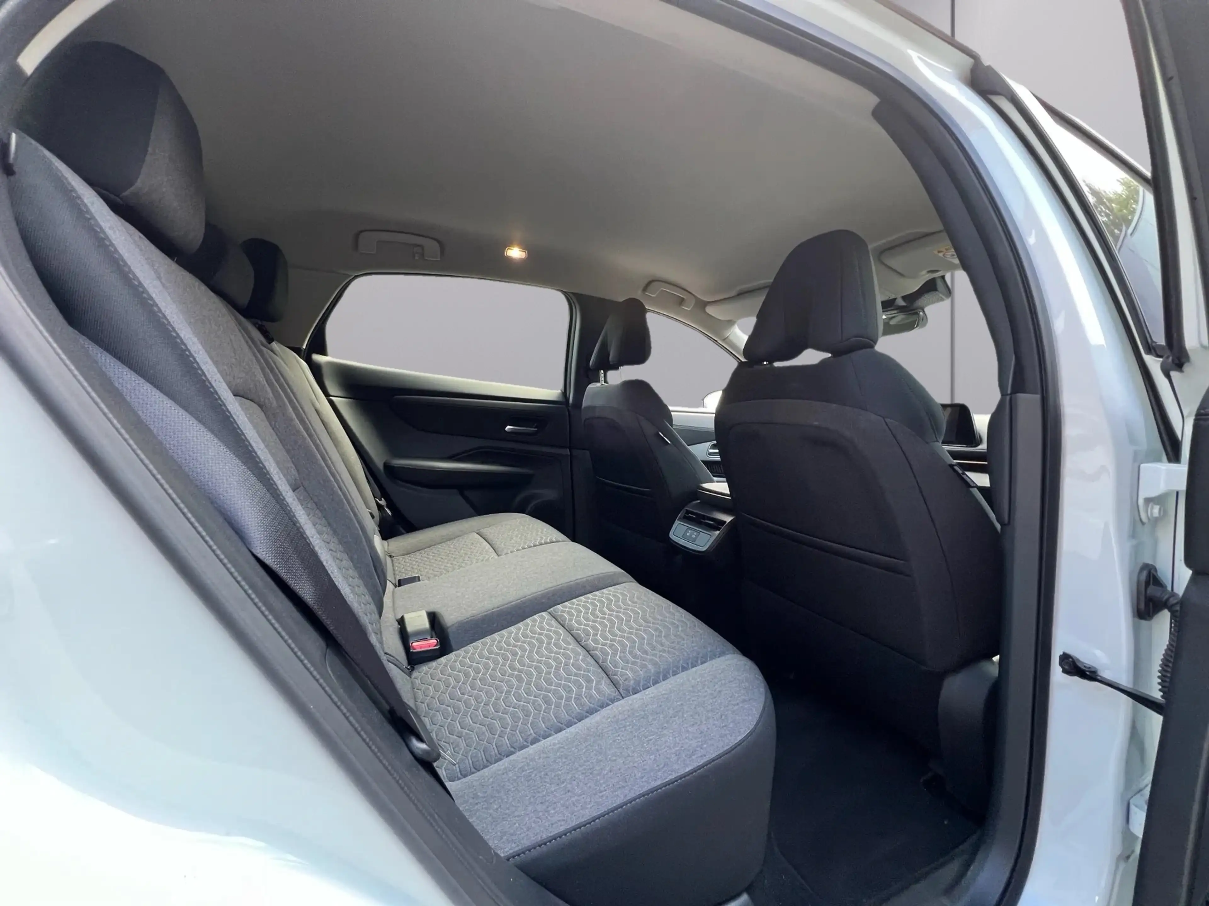 Nissan Ariya Ariya 63 kWh — photo 10