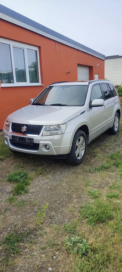 Suzuki Grand Vitara 2.0 Automatik Exeutiv Ausstattung - 2