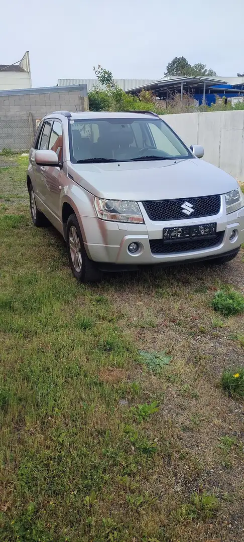 Suzuki Grand Vitara 2.0 Automatik Exeutiv Ausstattung - 1
