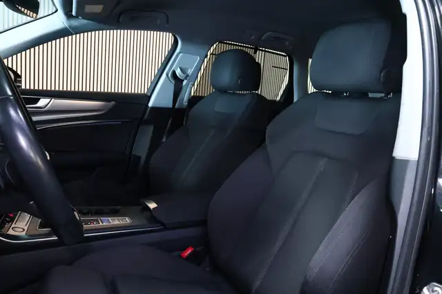 Audi A6 view 13