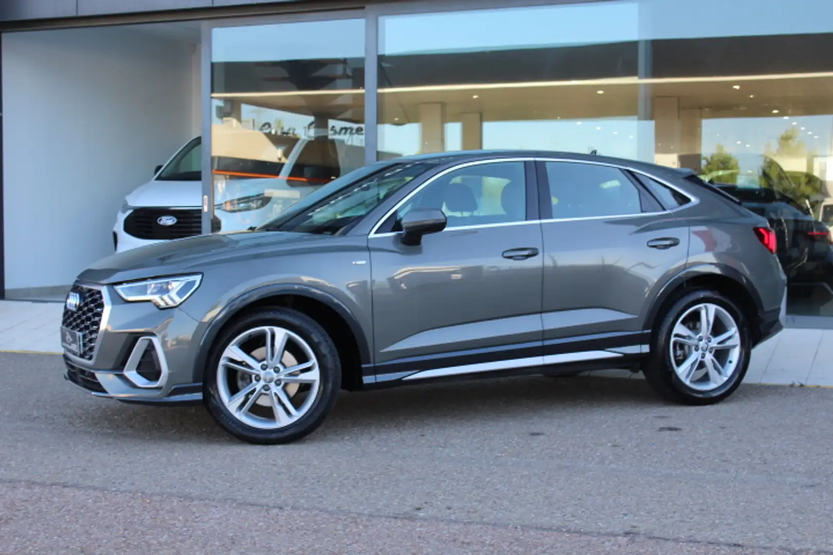 Audi Q3 Sportback 35 TDI S line S tronic Grau - 2