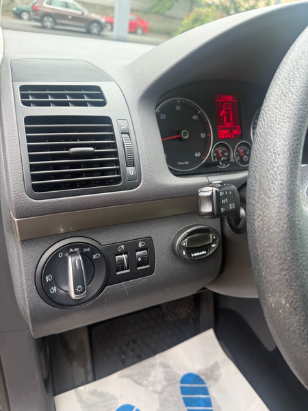 Volkswagen Touran Trendline AUTO 7SITZE — photo 14