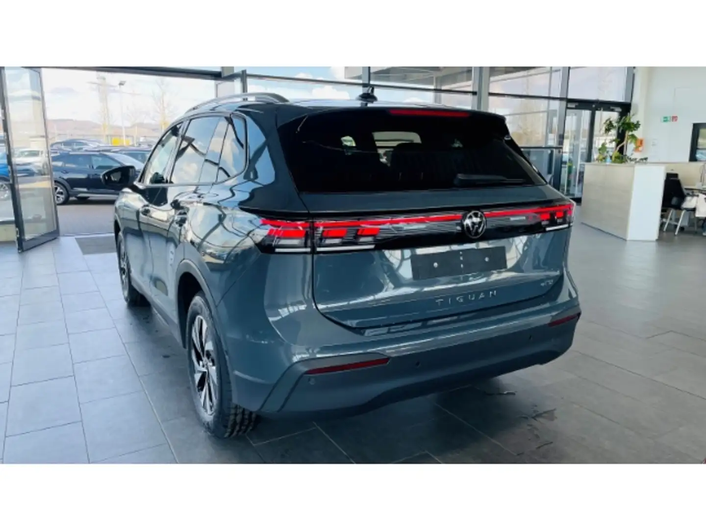Volkswagen Tiguan 1.5 eTSI Life Neues Modell Navi Kamera IQ-Light AC Gri - 2