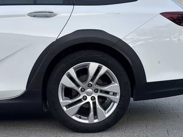 Opel Insignia view 9