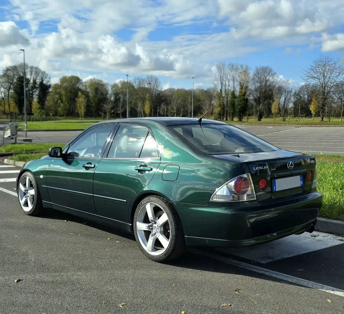 Lexus IS 200 dark green - 2