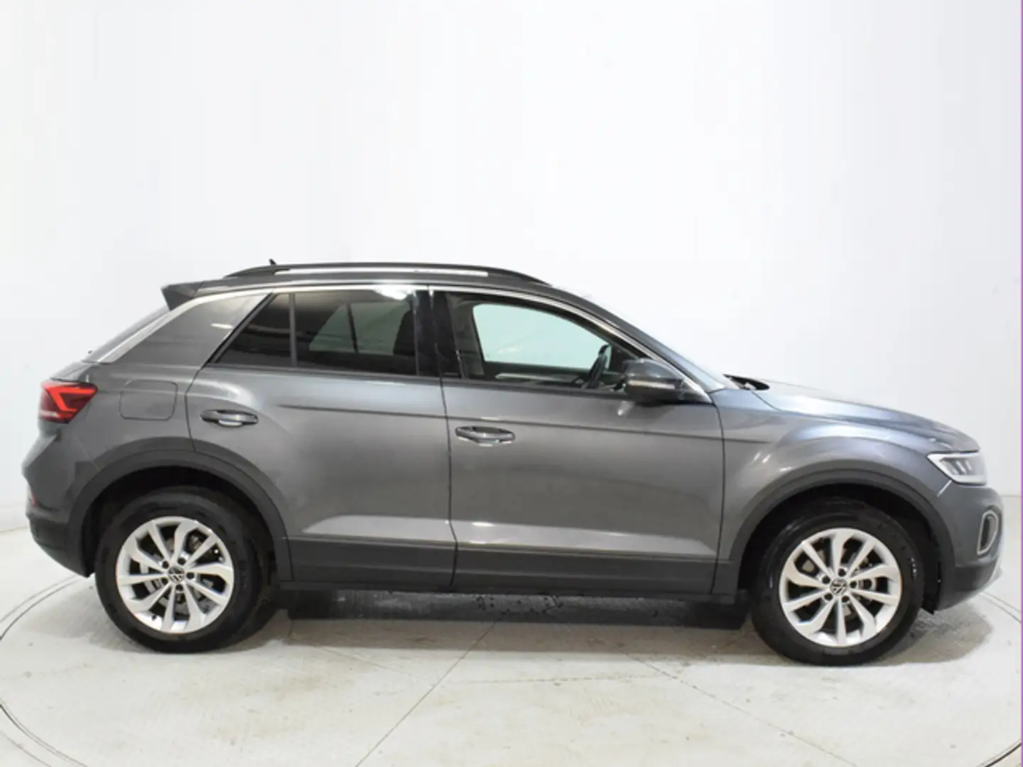 Volkswagen T-Roc 1.0 TSI Dark 81kW Grijs - 2