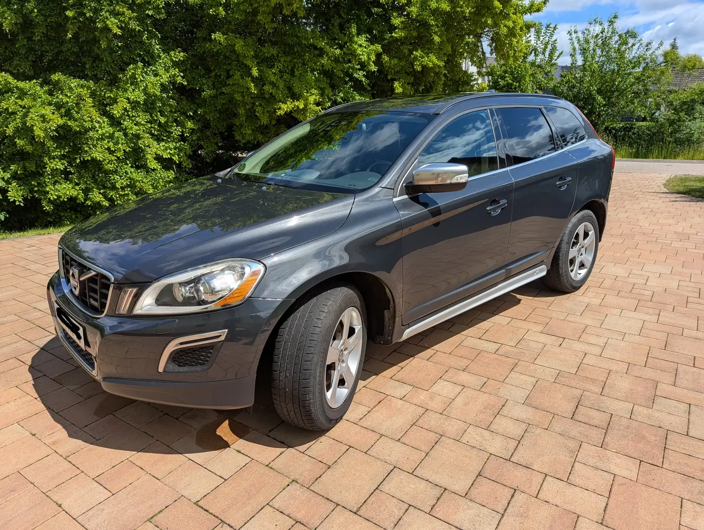 Volvo XC60 XC60 2.4D Aut. RDesign Grau - 1