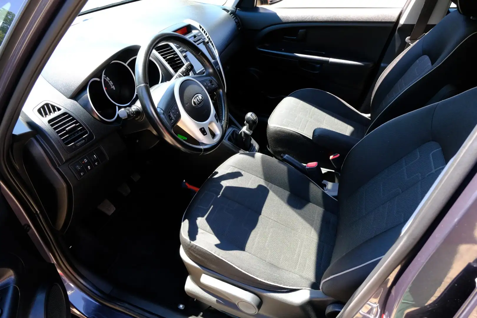 Kia Venga 1.4 CVVT World Cup Edition Navi|Pano|Clima|Camera| Grijs - 2