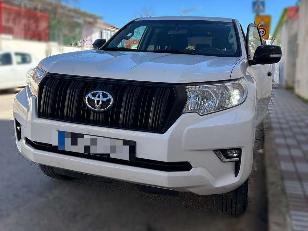 Toyota Land Cruiser 2.8 D-4D VX AUTO - foto 1