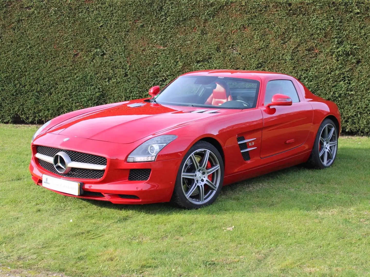 Mercedes-Benz SLS AMG - Seltene Farbkombi, 2. Hand, Service neu Rot - 2