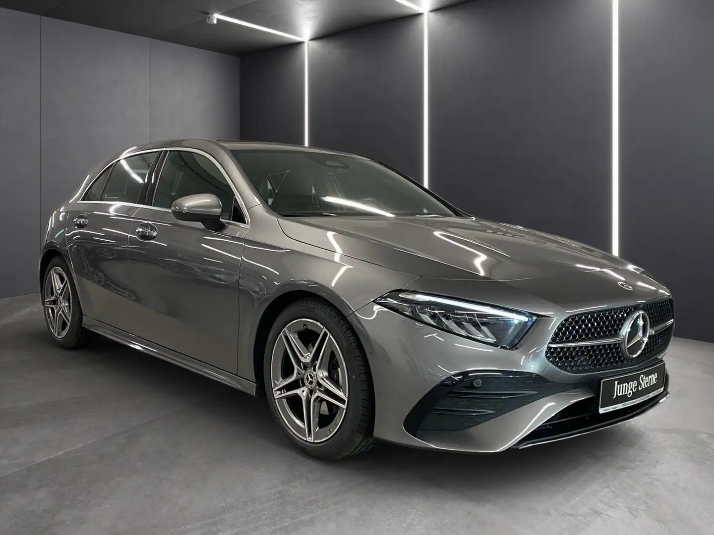 Mercedes-Benz A 180 AMG Line*LED*Kamera*CarPlay*Spurhalte*SHZ* Grau - 2